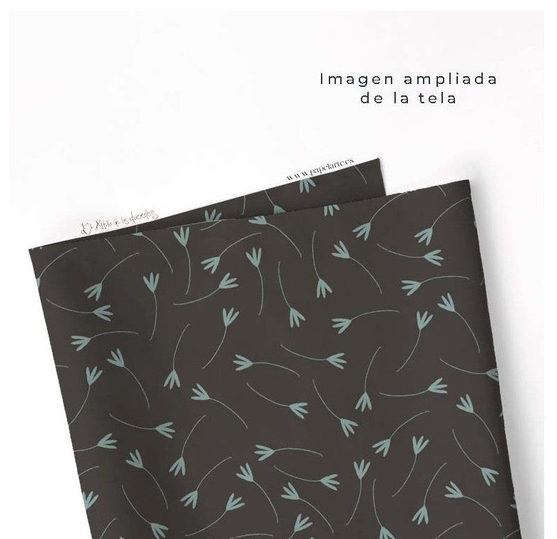 Tela pétalos al viento