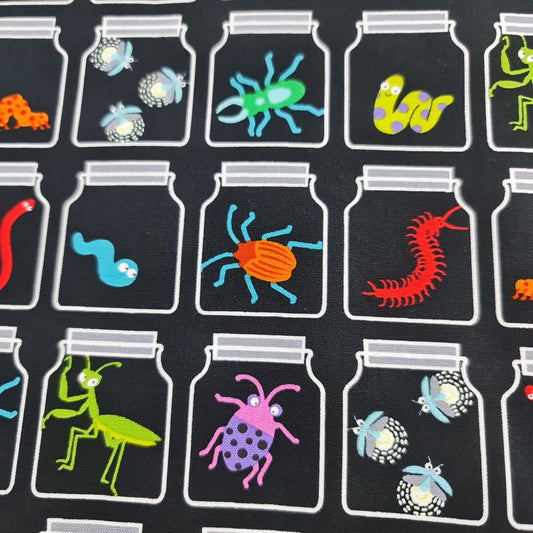 Insectos en bote negro