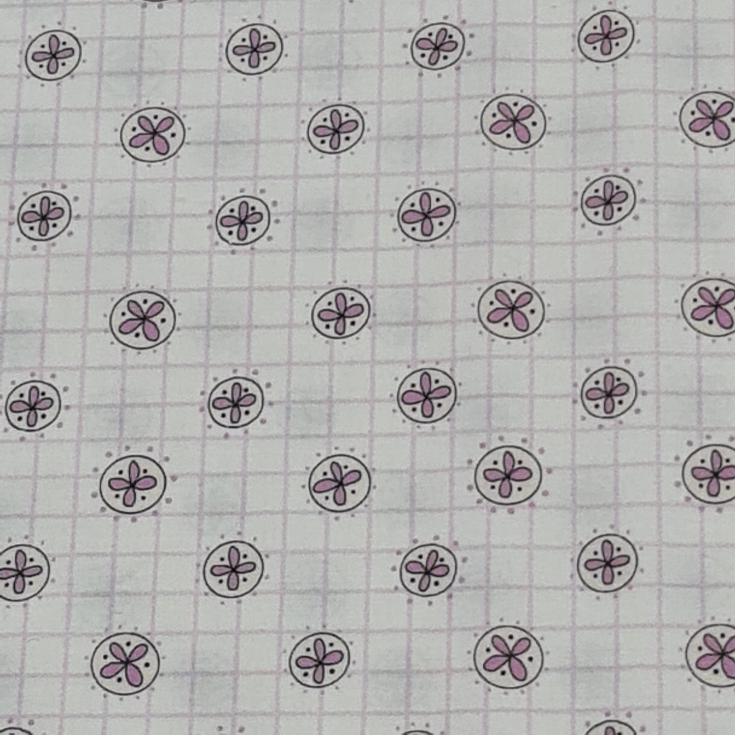 Tela cuadriculada rosa con flor un día de picnic del altillo de los duendes