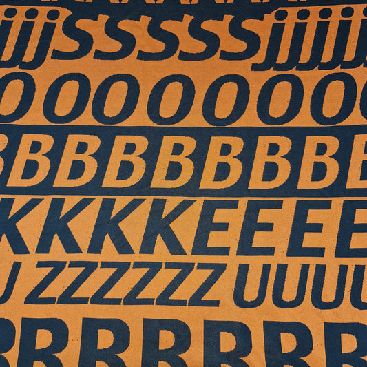 Punto letras fondo naranja