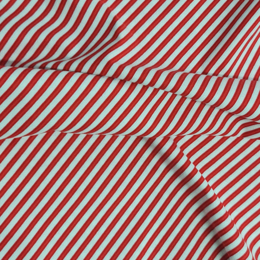 Tejido rayas diagonales rojo y blanco. Timber Gnomies Tree Farm