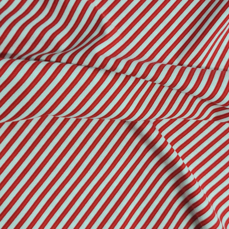 Tejido rayas diagonales rojo y blanco. Timber Gnomies Tree Farm