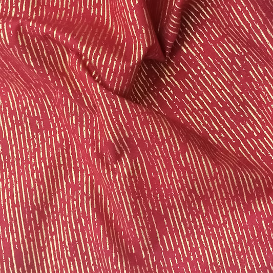 Rayas doradas sobre fondo rojo