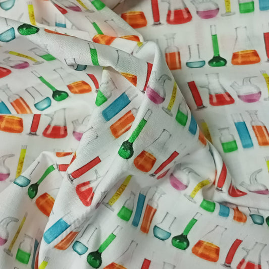 Probetas sobre fondo blanco