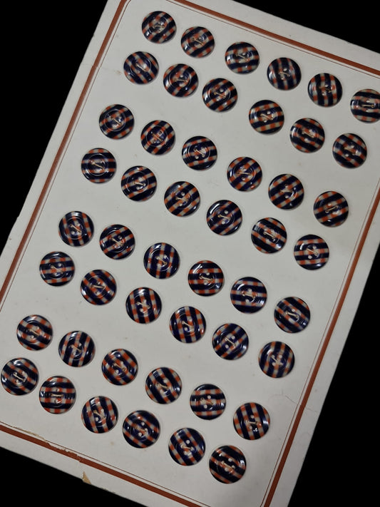 Botones años 20 con estampado de rayas y cuadros pequeños.