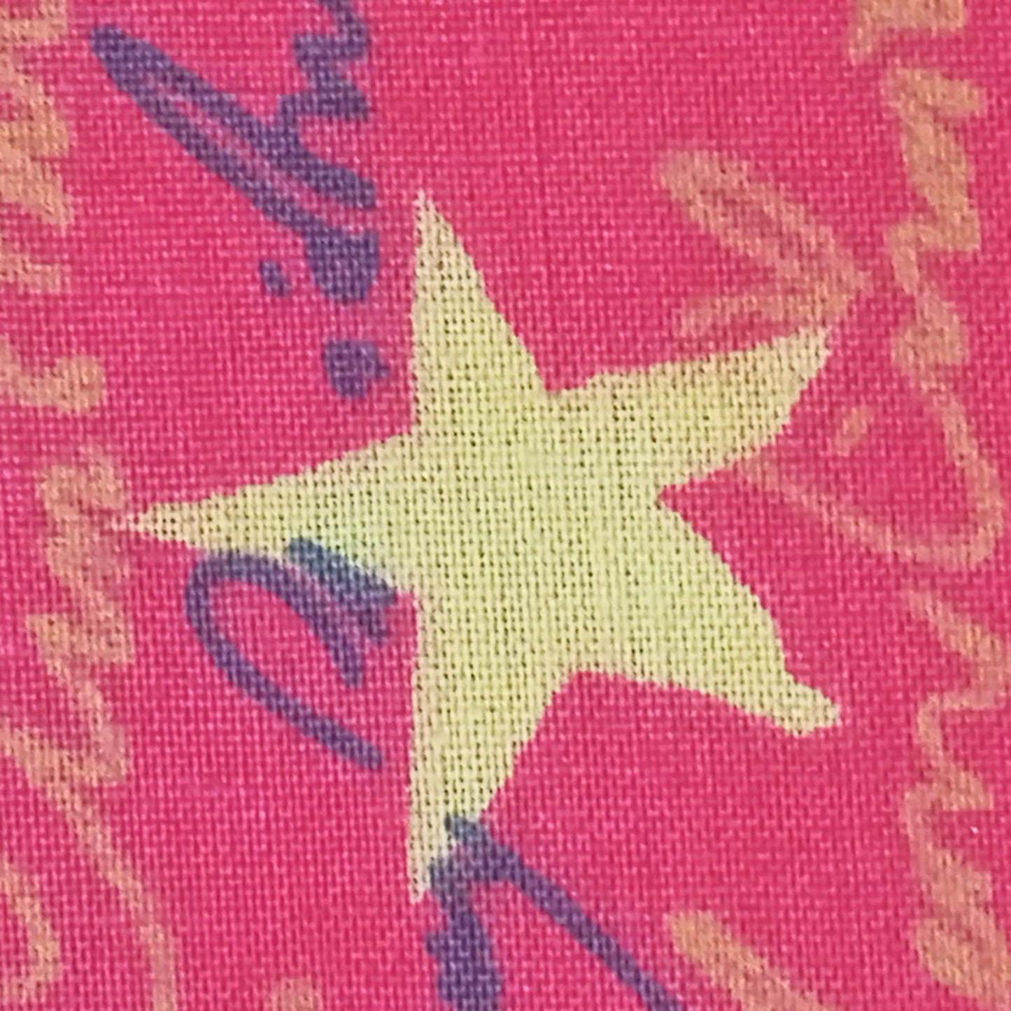 Tela Merry Christmas con estrellas doradas sobre fondo rojo