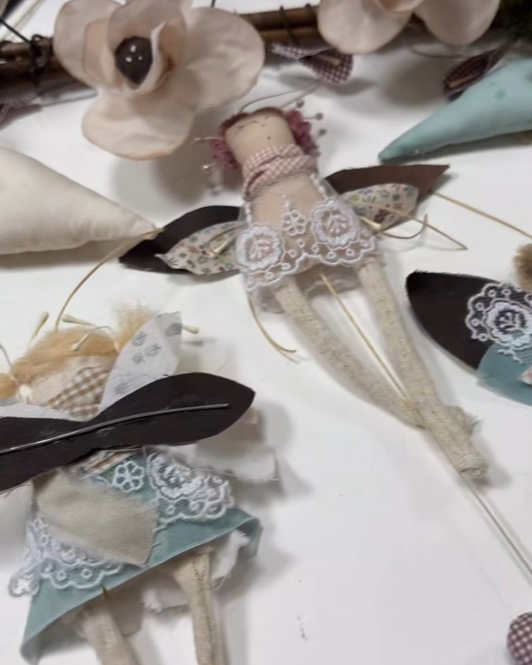 Preventa: Puntadas Mágicas 4: Hadas quita penas y Móvil llama hadas