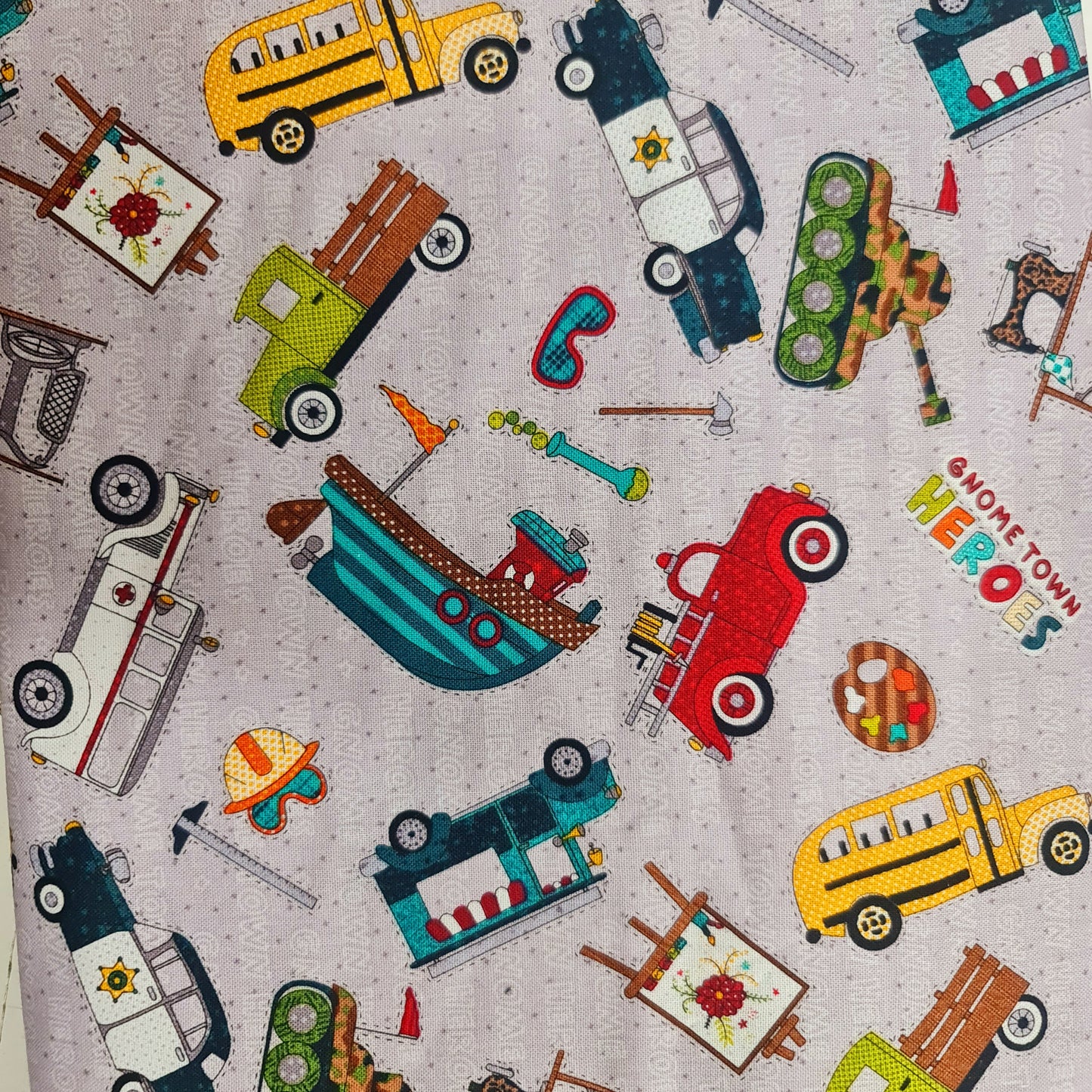 Tela de algodón infantil vehiculos  "gnome town heroes"