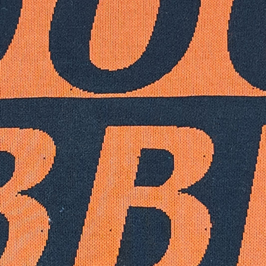 Punto letras fondo naranja