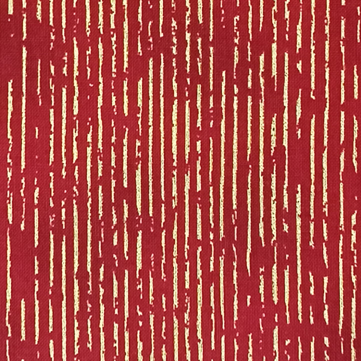 Rayas doradas sobre fondo rojo