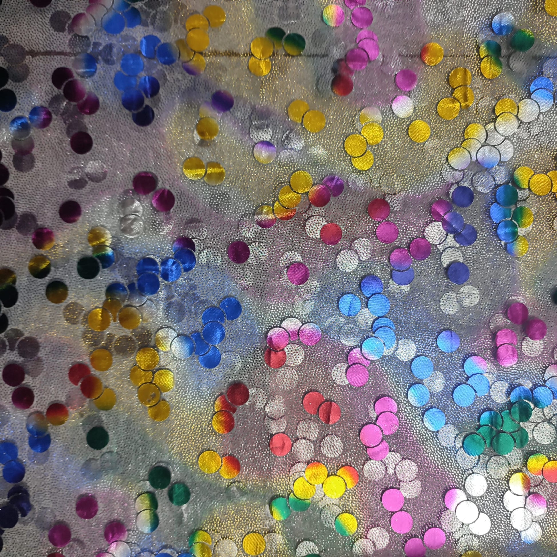 Gasa con topos multicolor