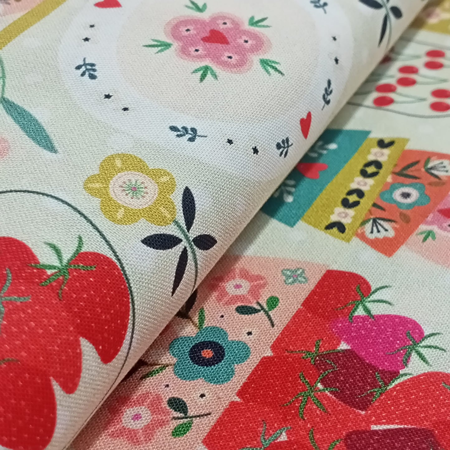 Tejido strawberry Tea & Cups